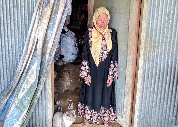 Hotijah di rumahnya di Desa Lergunong Kecamatan Klampis Bangkalan