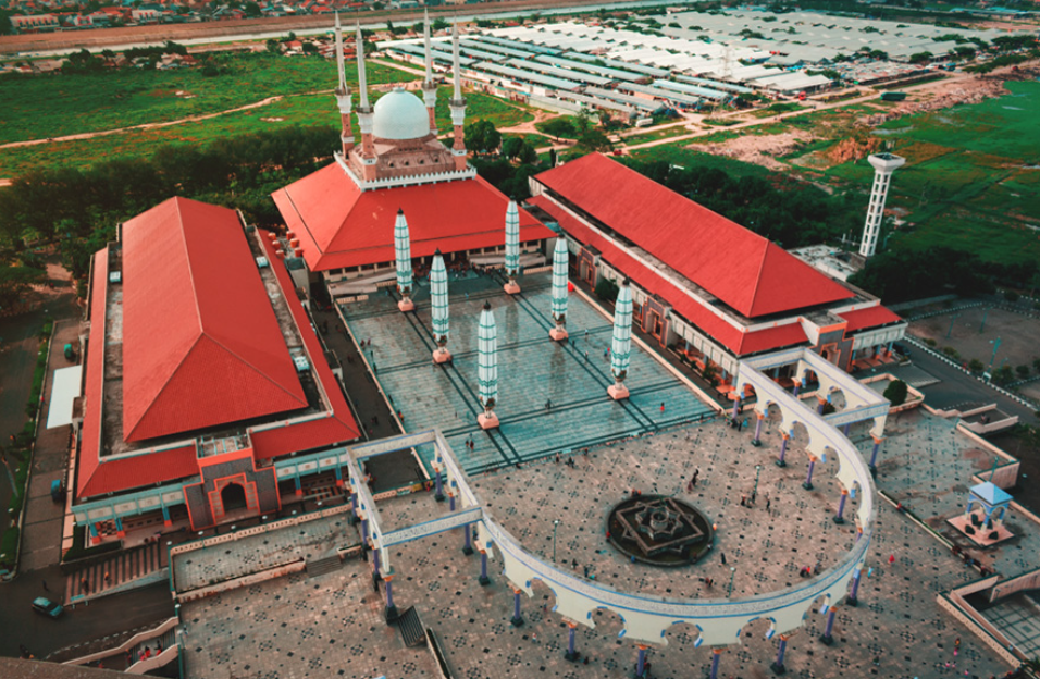 Masjid Agung Jawa Tengah. (Sumber Gani_Prastowo &ndash; Shutterstock)