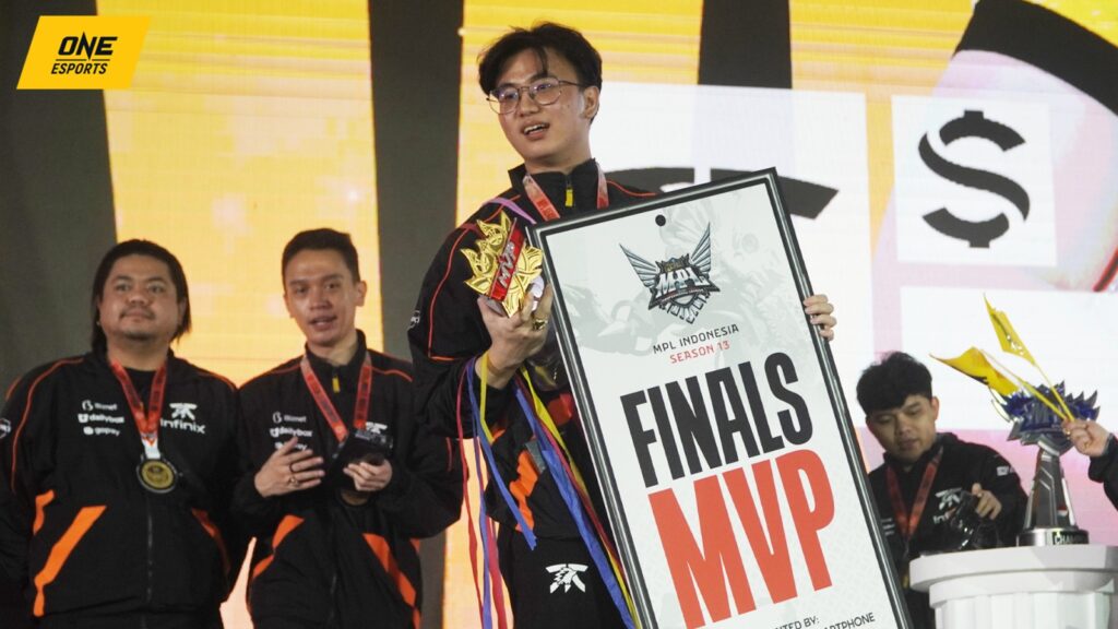 CW menjadi MVP di grand final MPL Indonesia. Kredit: Dhonazan Syahputra / ONE Esports