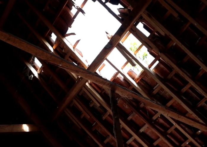 Rumah Warga di Ponorogo Rusak Kejatuhan Petasan Jumbo
