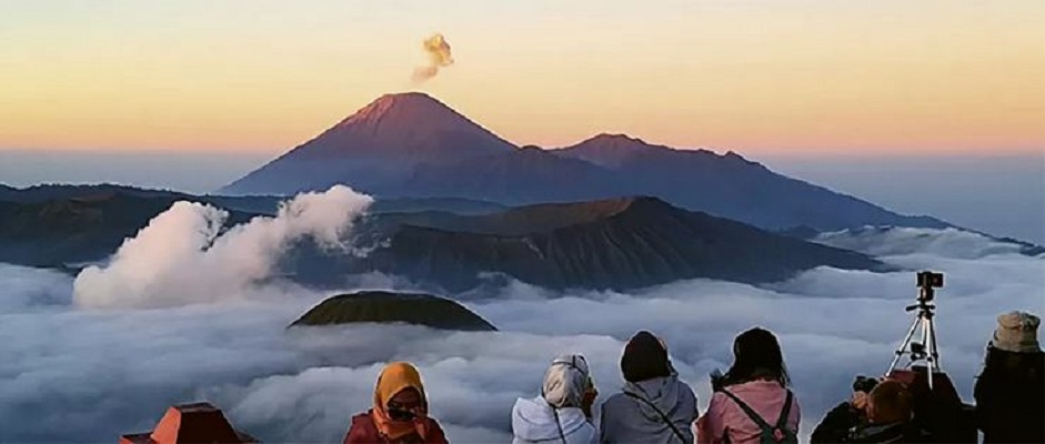 DIBATASI: Untuk mengantisipasi membeludaknya wisatawan di kawasan Gunung Bromo, rencananya pada masa libur Lebaran kali ini dilakukan pembatasan. (JAWA POS RADAR BROMO)