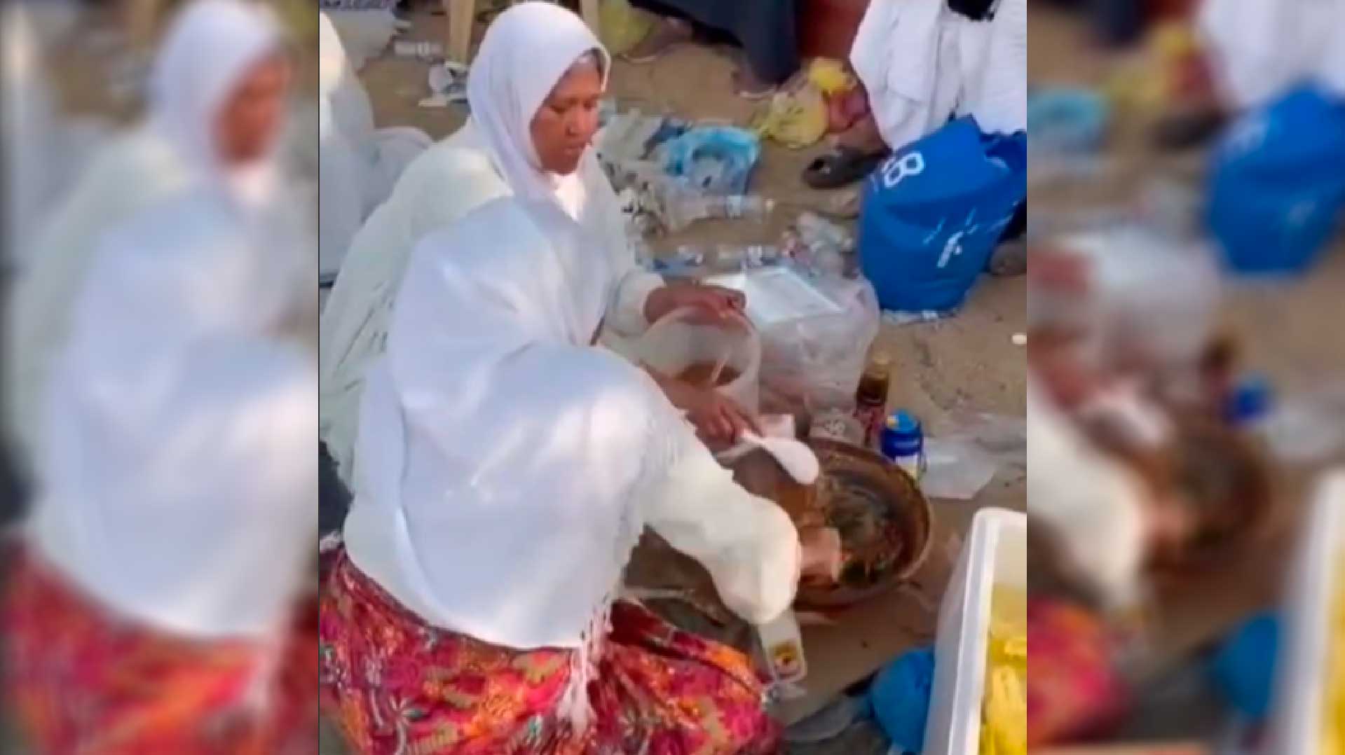 Jemaah haji asal Madura diduga jualan rujak di Makkah (Istimewa/@wecarebangkalanmadura)