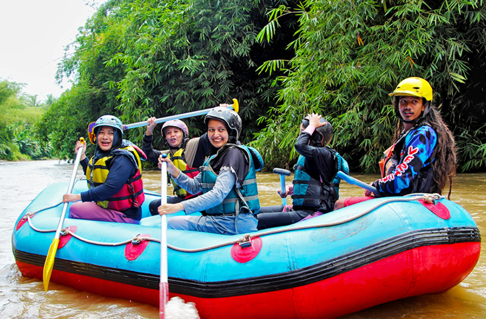 Rafting seru di Sungai Elo (Teguh Prasetia &ndash; Shutterstock)