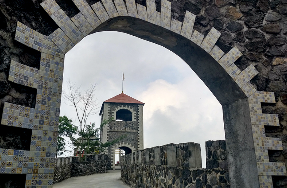 Serunya menuruni kastil dengan gledekan kekinian (Rcky Santana &ndash; Shutterstock)