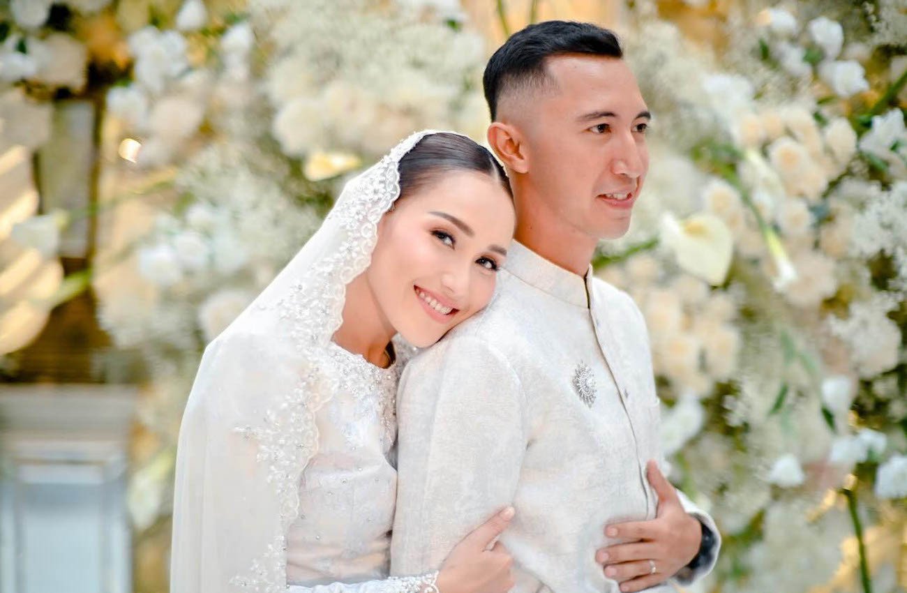Biduan dangdut Ayu Ting Ting dan calon suami, Lettu Muhammad Fardhana. Foto: Instagram/ayutingting92