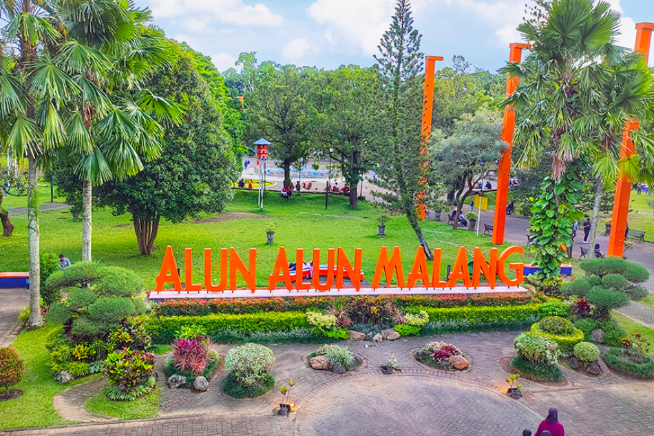 Alun Alun Malang (Hadifa Studio &ndash; Shutterstock)
