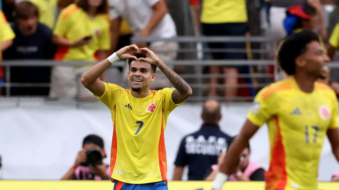 Penyerang Kolombia Luis Diaz merayakan gol ketiga timnya yang dia cetak dalam pertandingan perempat final Copa America 2024