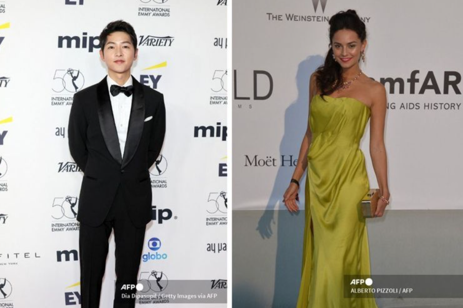 Aktor asal Korea Selatan Song Joong Ki (kiri) menikah dengan aktris Inggris Katy Louise Saunders pada Senin (30/1/2023).(AFP)