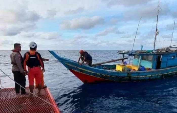 Ilustrasi: Tim SAR dan nelayan di perairan Serasan Natuna (Antara)