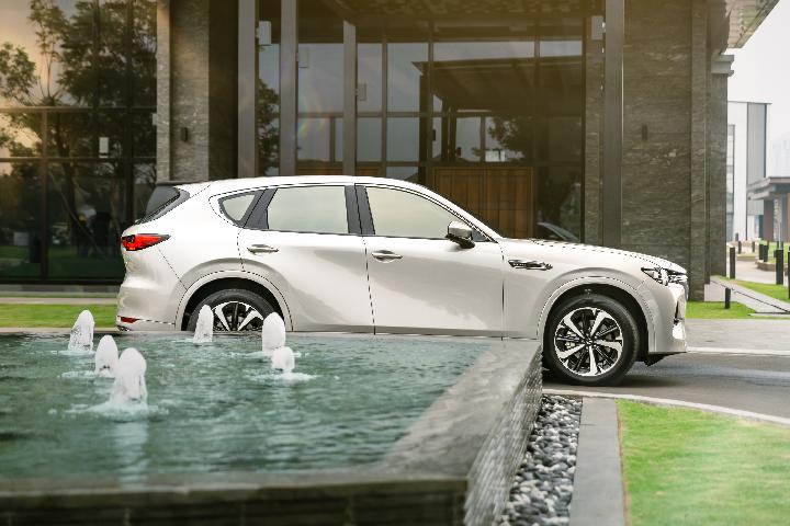 Mazda CX-60 dengan dua varian Kuro Edition dan Elite Edition.