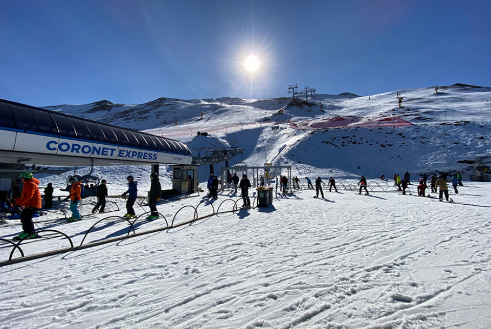 Coronet Peak. (Sumber patrimonio designs ltd &ndash; Shutterstock)