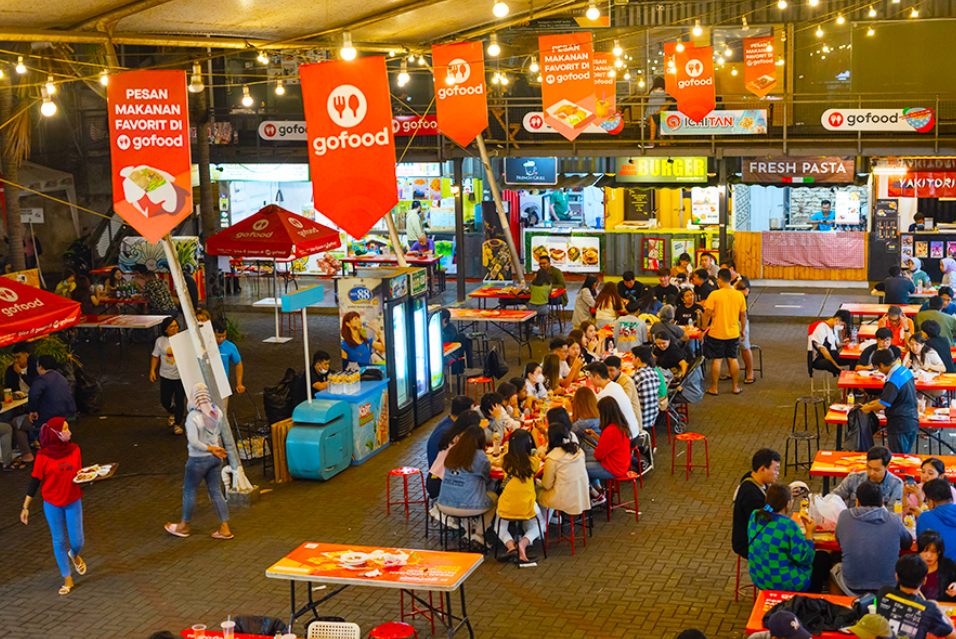 Sudirman Street Day & Night Market (Galih Yoga &ndash; Shutterstock)
