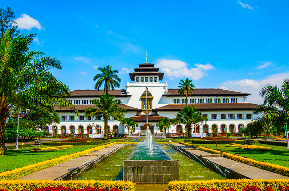 Gedung Sate Bandung (Abah &ndash; Shutterstock)