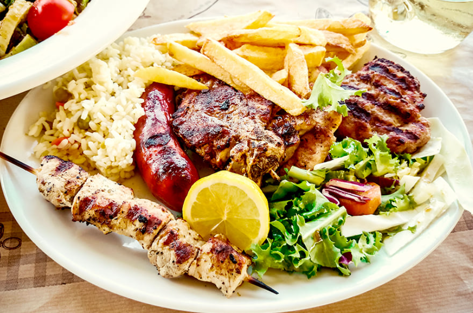 Kuliner Khas Yunani (Gambar dari diamant24 &ndash; www.shutterstock.com)