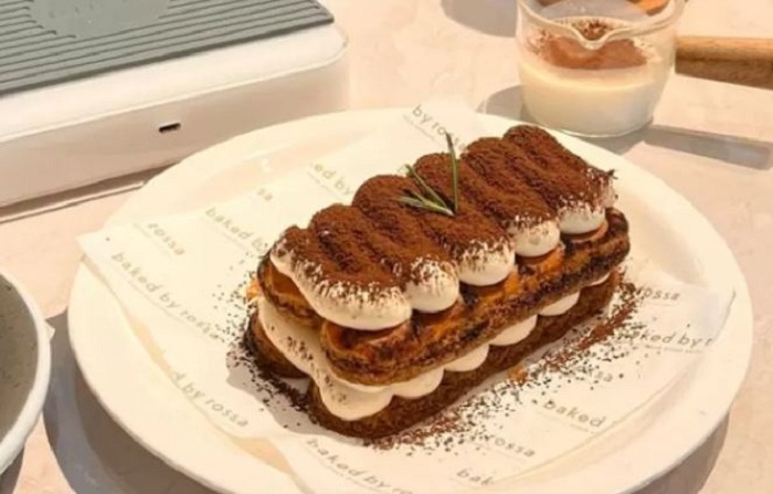 Ilustrasi Dessert di Surabaya yang Wajib Dicoba. (Foto: Instagram @bakedbyrossa)