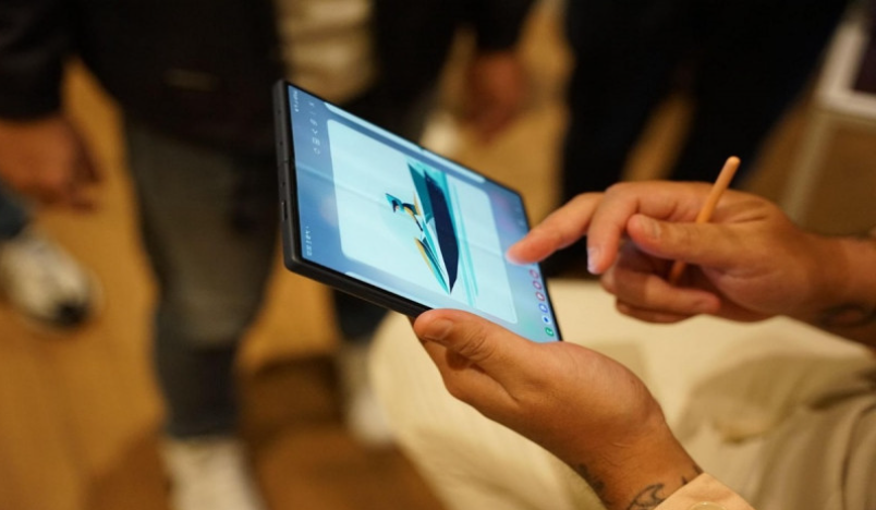 Samsung Galaxy Z Fold 6(MI/Meilani Teniwut)