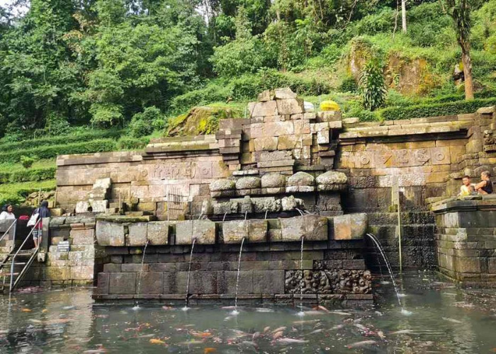 Candi Jolotundo Mojokerto terletak di Area Hutan Trawas, Kecamatan Trawas, Kabupaten Mojokerto, Jawa Timur