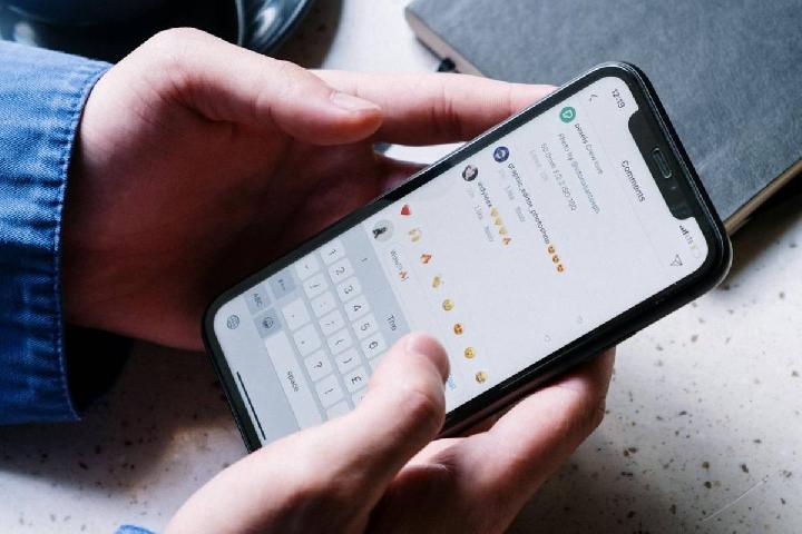 Ilustrasi penggunaan instagram (Foto: Pexels)