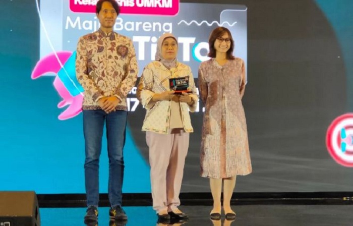 Head of SMB TikTok Indonesia Pandu Nitiseputro, Dirjen Industri Kecil Menengah dan Aneka Kemenperin Reni Yenita, dan Goverment Relations TikTok Indonesia Marshiella Pandji, Rabu (17/7). (Idah Saidah)