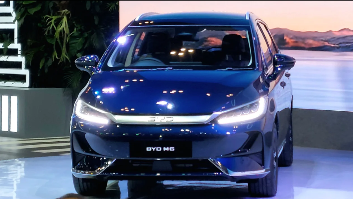 BYD Geber Harga M6 di GIIAS 2024, MPV Listrik 7-Penumpang Mulai Rp 379 Juta. (Sumber: Arianti Widya)
