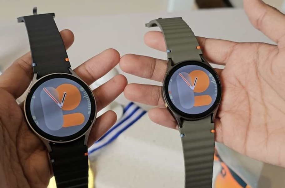 Samsung Galaxy Watch 7 dalam genggaman.(KOMPAS.com/Oik Yusuf)