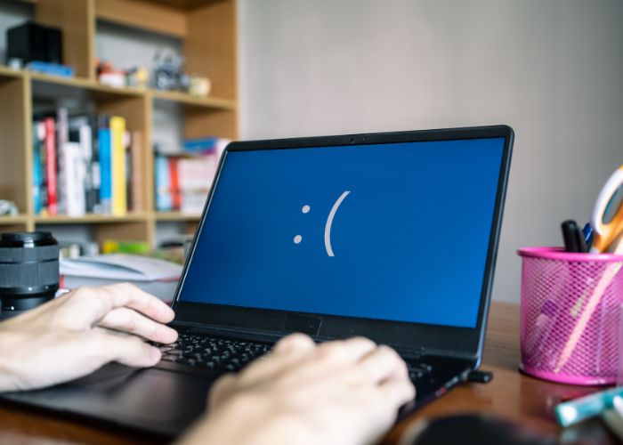 Ilustrasi Blue Screen Windows