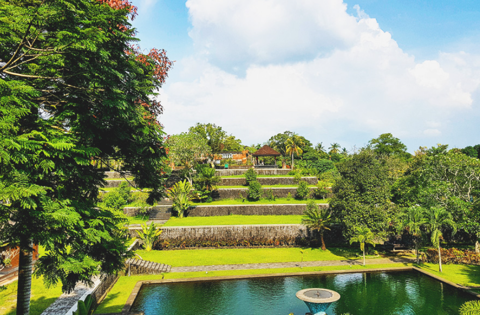 Taman Mayura Destinasi Wisata Edukasi! (Gambar dari khafidmukriyanto &ndash; Shutterstock)