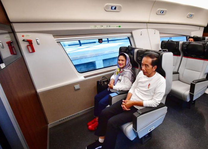 Presiden Joko Widodo memberikan evaluasi terhadap operasional Kereta Cepat Whoosh
