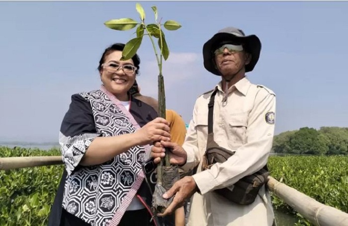 Lokakarya mangrove melibatkan 60 mahasiswa dan mahasiswi dari sejumlah universitas di Semarang Jawa Tengah. (Abdul Rahman/JawaPos.com)