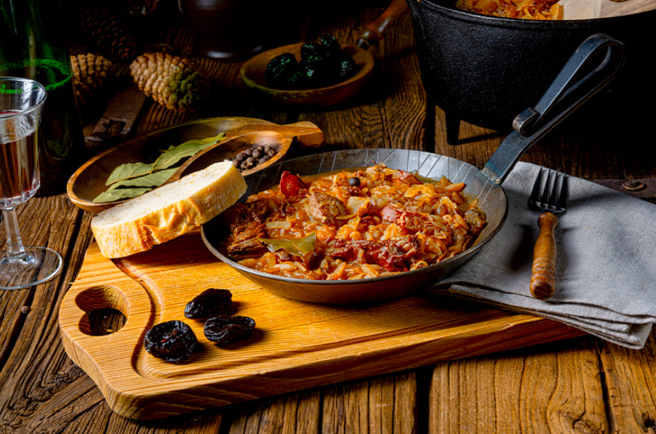 Kuliner Tradisional Polandia, Bigos (Gambar dari Dar1930 &ndash; www.shutterstock.com)