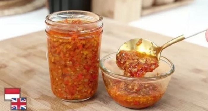 Resep Sambal Bawang ala Bu Rudy Surabaya, Dijamin Awet Tanpa Pengawet. (tangkapan layar youtube @devinahermawan)