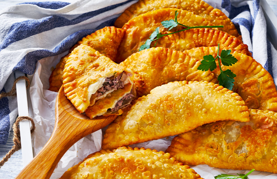 Makanan Ringan Khas Argentina, Empanadas (Gambar dari Food Via Lenses &ndash; www.shutterstock.com)