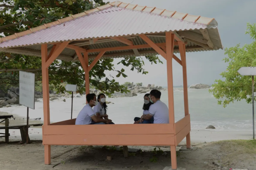 Pantai Penyusuk Kian Cantik dan Nyaman Berkat Dukungan PT Timah Tbk