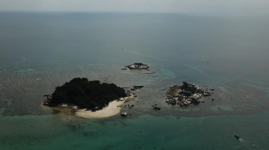 Foto: Sejumlah kapal motor bersandar di Pantai Tanjung Kelayang di Kabupaten Belitung, Provinsi Bangka Belitung. (ANTARA FOTO/Fakhri Hermansyah)