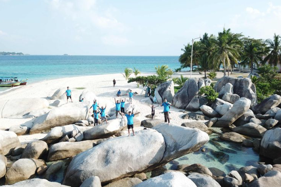Hamparan bebatuan granit di Pulau Lengkuas, Belitung, Kamis (1372023).(Dok. Media Gathering PLN.)