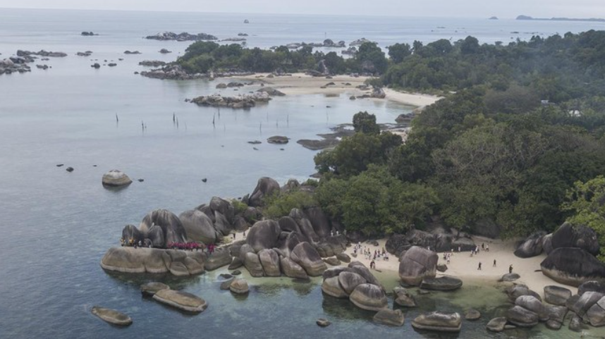 Foto: Pesona Pantai Tanjung Tinggi Belitung (ANTARA FOTO/Fakhri Hermansyah)