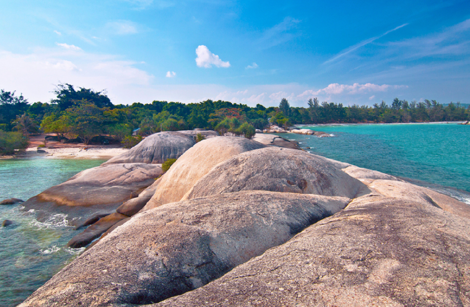 Menjelajahi Pantai Penyabong Keunikan, Biaya Masuk, dan Lokasi Memukau