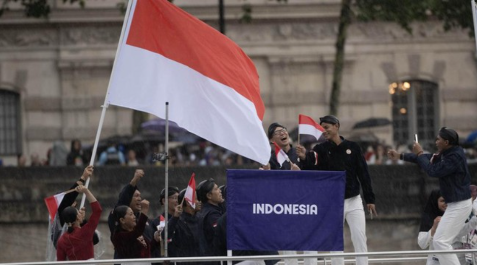 Kontingen Indonesia di peringkat ke-37 klasemen Olimpiade Paris 2024 pada Minggu pagi. (ANTARA FOTO/Wahyu Putro A)