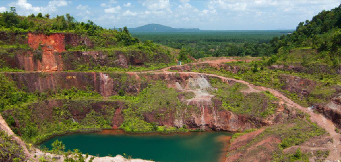 Menjelajahi Danau Open Pit Destinasi Unik di Negeri Laskar Pelangi