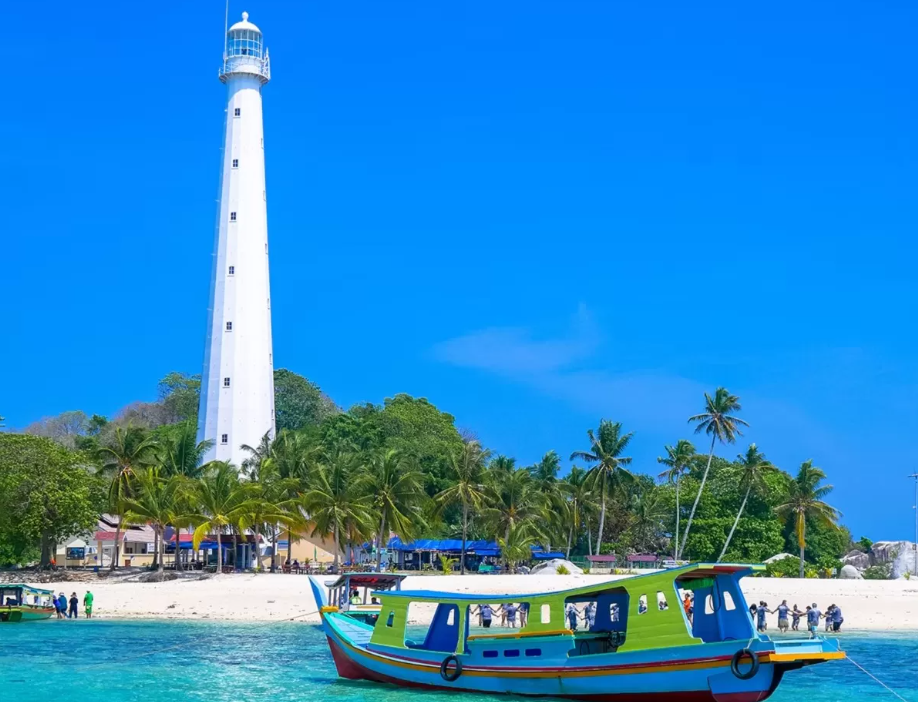 Pulau Lengkuas (indonesia.travel)