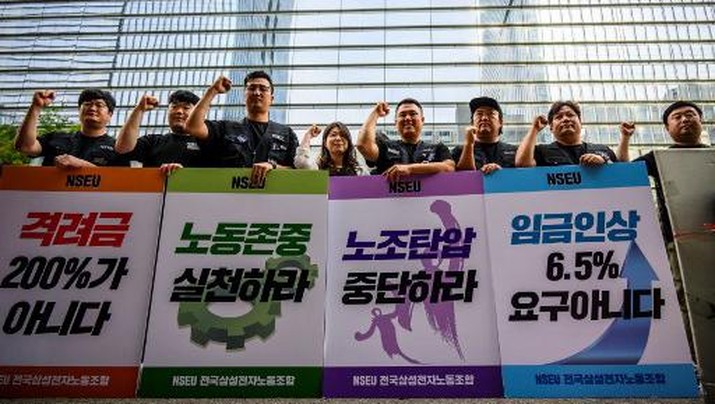Demo Besar-besaran karyawan Samsung. Foto: AFP/ANTHONY WALLACE