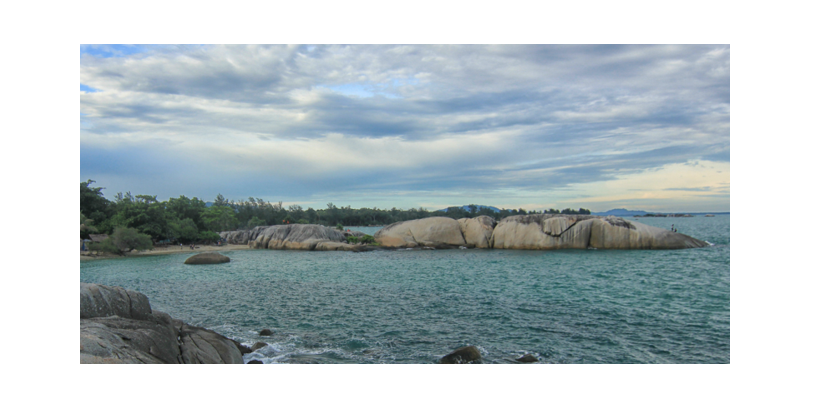 Pantai Penyabong Keindahan Granit dan Pulau-pulau yang Menawan