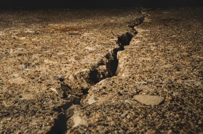 Ilustrasi gempa bumi./Sumber foto : Freepik/wirestock