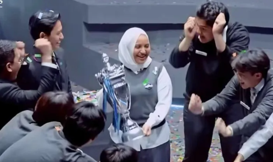 Shakira Amirah menjadi juara Clash of Champions musim pertama. /Youtube Ruangguru