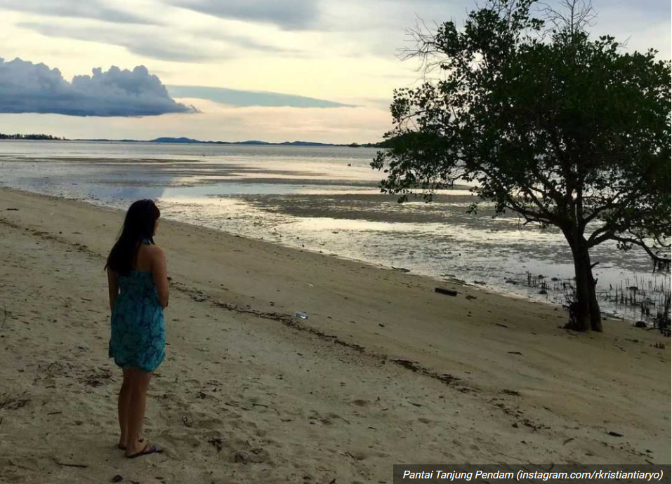 Menikmati Senja Indah di Pantai Tanjung Pendam, Ikon Wisata Tanjung Pandan