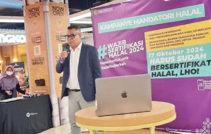 BPJPH menggandeng komedian Abdel Achrian untuk sosialisasi sertifikasi halal di Mall Kota Kasablanka, Sabtu (18/3)