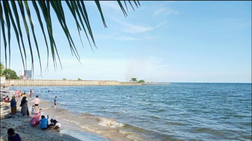 Pantai Monpera. (TRIBUNKALTIM.CO/BUDI SUSILO)