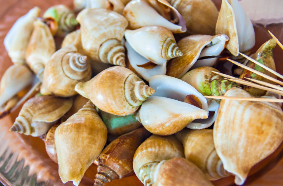 Seafood yang enak, halal, serta memiliki taste lokal.