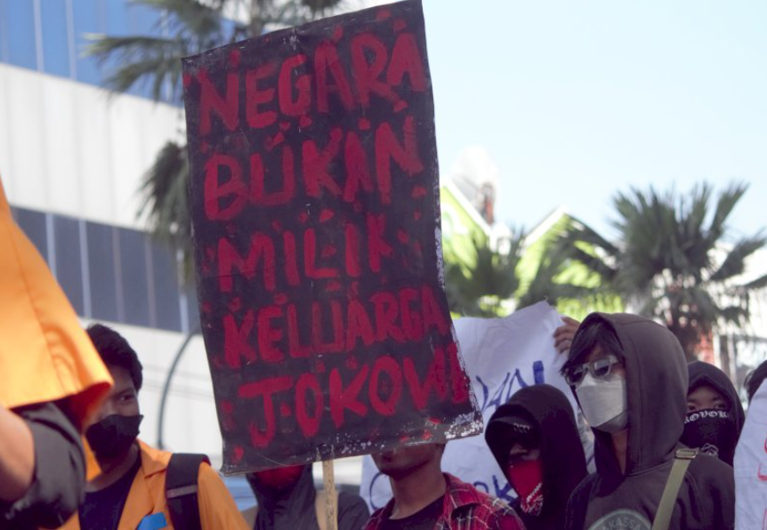 Ribuan mahasiswa, petani dan aktivis menggelar aksi penolakan atas keputusan Badan Legislasi atau Baleg DPR yang menyetujui Revisi UU Pilkada dan menganulir putusan Mahkamah Konstitusi (MK).