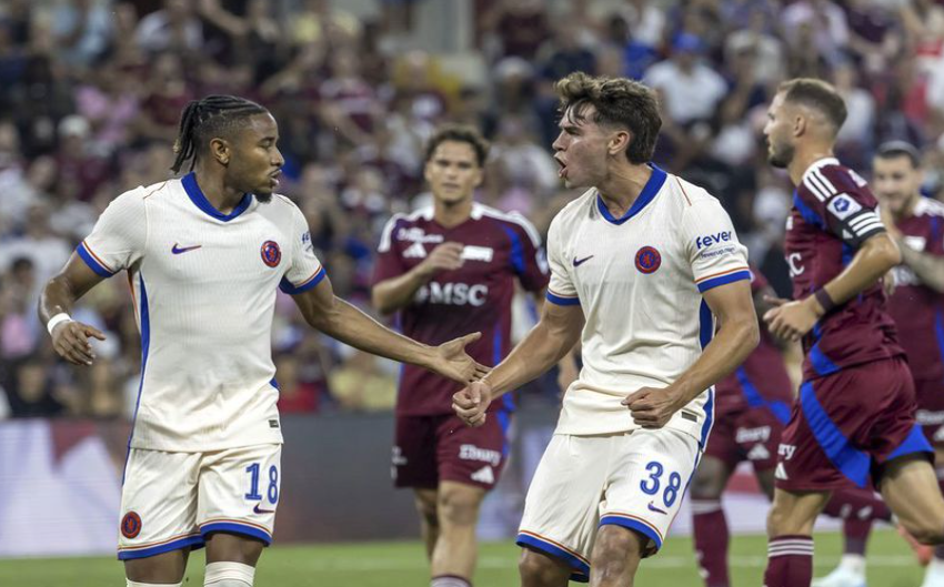 Christopher Nkunku mencetak gol pada laga Servette vs Chelsea di play-off UEFA Conference League 2024/2025 (c) Laurent Gillieron/Keystone via AP